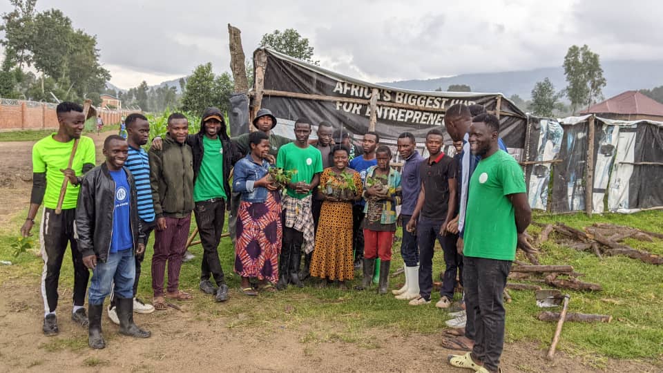 Today, we had the honor of working with Busogo Sector to plant trees in @MusanzeDistrict . This initiative will help prevent soil erosion and help fight malnutrition. It's a privilege to contribute to a brighter future for our community.#TreePlanting #Malnutrition #Sustainability