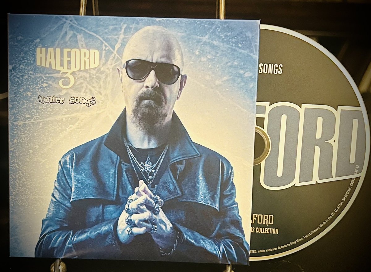 Special request for Christmas Music from Daughters and Wife so the Metal God is who they get! ❄️☃️🎄🔊🎶🤘🎅

#NowPlaying #Halford #WinterSongs #PhysicalMusic