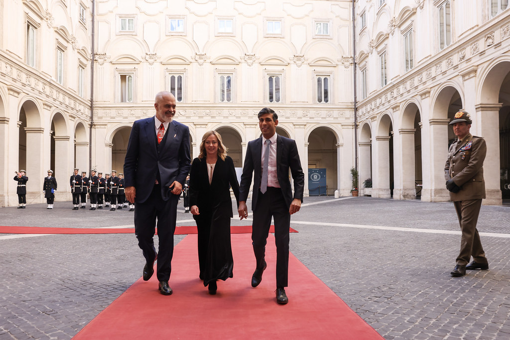 Today in Rome the Prime Minister met Italian PM @GiorgiaMeloni 🇮🇹 and Albanian PM @ediramaal 🇦🇱, agreeing to intensify joint work to tackle illegal migration and combat the organised people smuggling gangs that fuel it. Together, we will stop the boats.