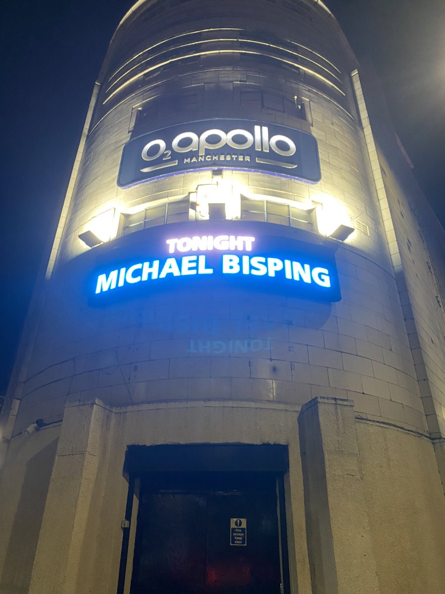 Deano14993's tweet photo. @bisping that excited for tonight we’ve come nearly two hours early! OUR PETS HEADS ARE FALLING OFF!!!! https://t.co/3h1KYOG2ef