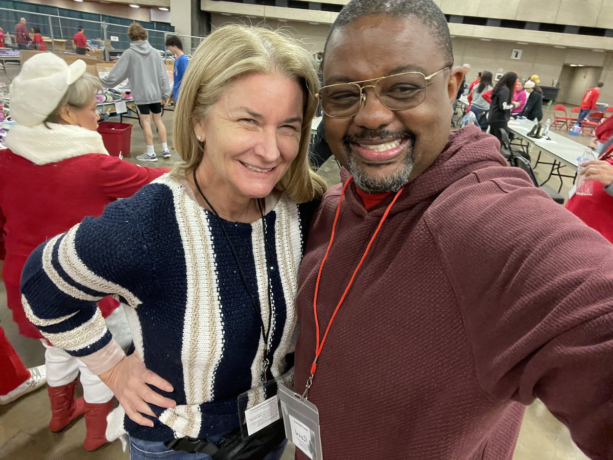 simplybadd13's tweet photo. #fox4dfw 
@heatherhaysfox4 Great 😌 chatting with you at the #Operationcaredallas event!
Continued blessings to you and your family. https://t.co/YJqjufjOQT
