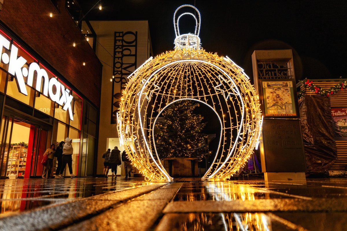 What did the wise men say after they offered up their gifts of gold and frankincense? Wait, there's myrrh. . Sorry... here's some photos of #Hereford looking festive to remind you you're not here for the comedy 😉👍