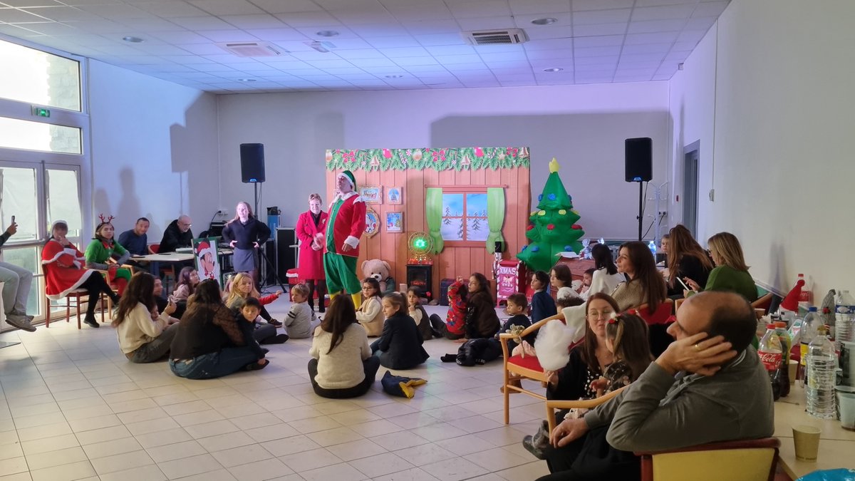 JChibaudel's tweet image. Oghje in Corti, Arburu di Natali 🎄🎅 di u Caminu di Ferru di a Corsica 🎁🚂

L’uccasioni di sparta un bellu mumentu di #Piacè è di #Cunvivialità.

Bone feste à tutti !🎊