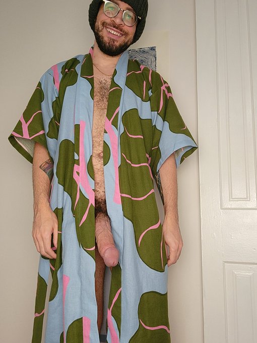 Take your seats please. The show is about to start. https://t.co/oOQkTNm2Kz