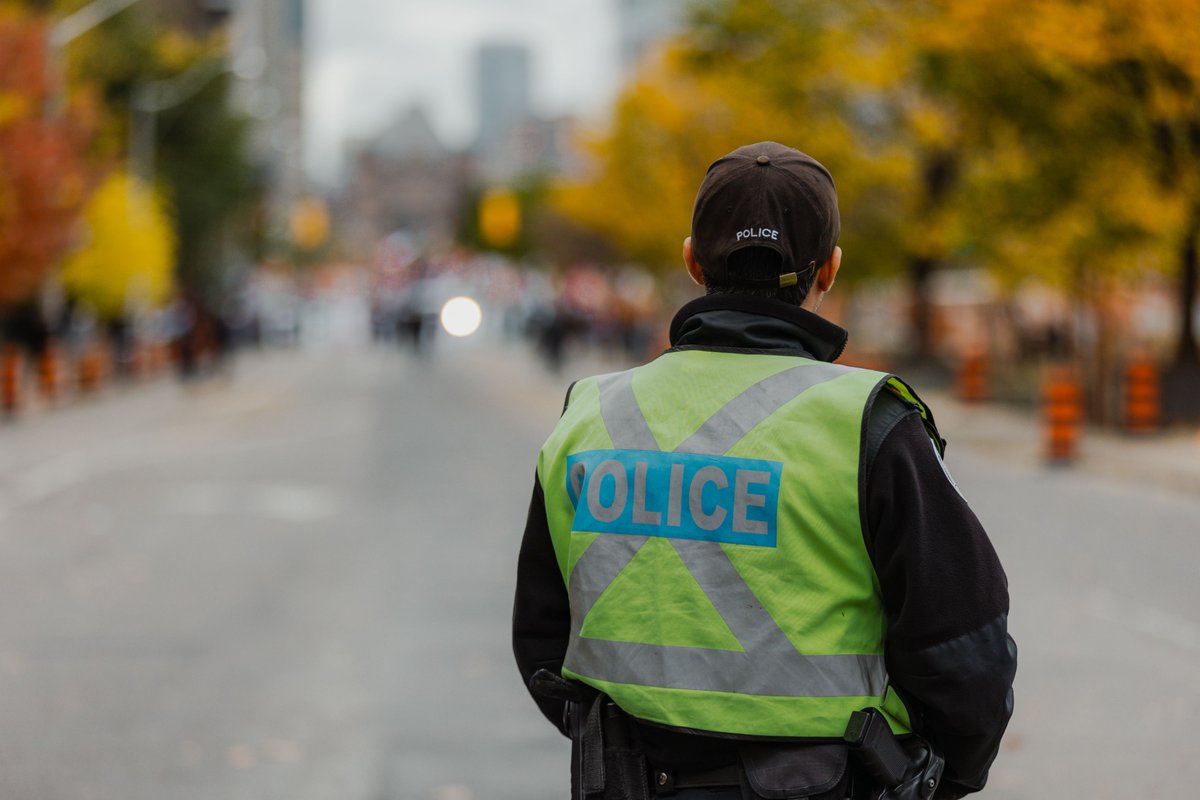 It’s another busy weekend in #Toronto.
TPS will be at demonstrations to manage crowds, direct traffic &amp; ensure public safety - this includes making sure that hospital, emergency routes &amp; other critical infrastructure remain accessible.
1/2