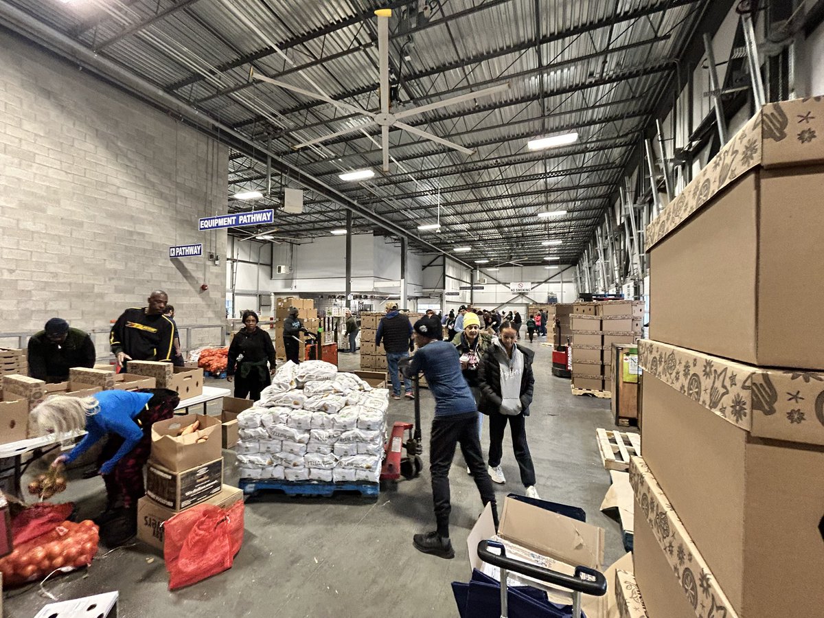 Amazing initiative and privileged to be part of it this Year.  Over a thousand food hampers were prepared by volunteers  and will be distributed to families in need. Thank you Zubeda and Rick for all you do <a href="/BreakfastClubz/">The Children's Breakfast Clubs</a> <a href="/ONTProduce/">The OPMA</a>