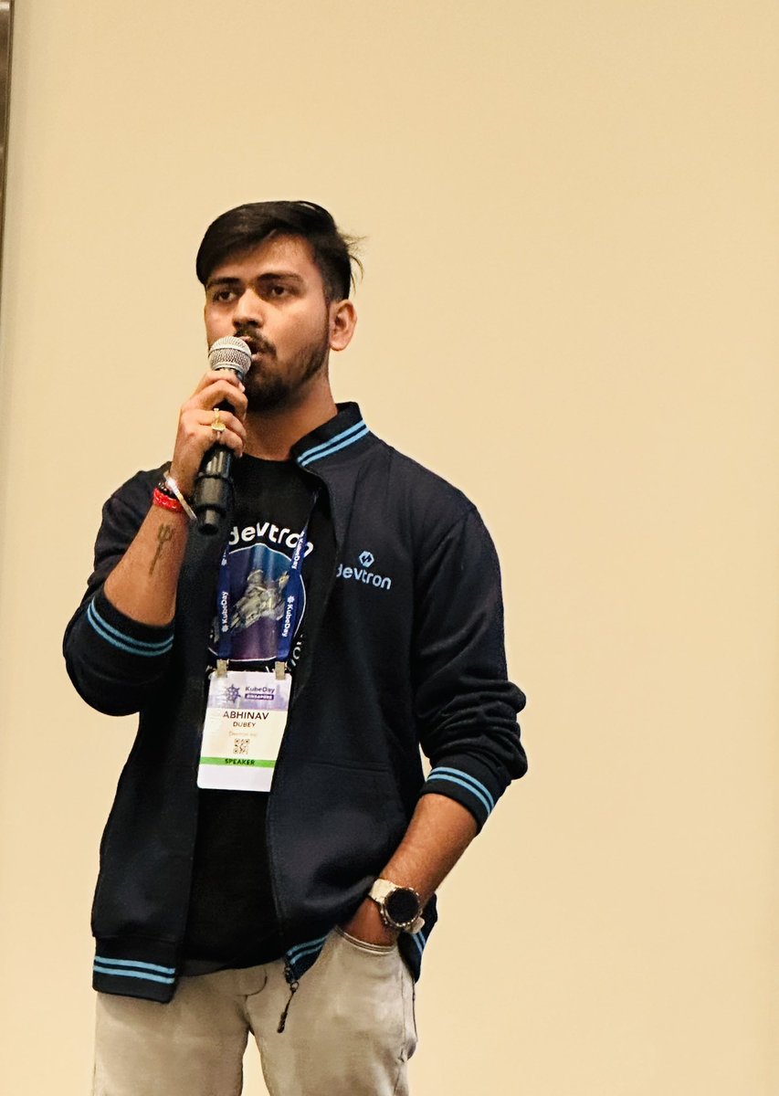 Okay, so it’s a thread time 🧵

KubeDay Singapore was absolutely a blast. What could have been a better ending to the year than giving your first in-person international talk 🗣️ 🧿

@CloudNativeFdn #KubedaySingapore