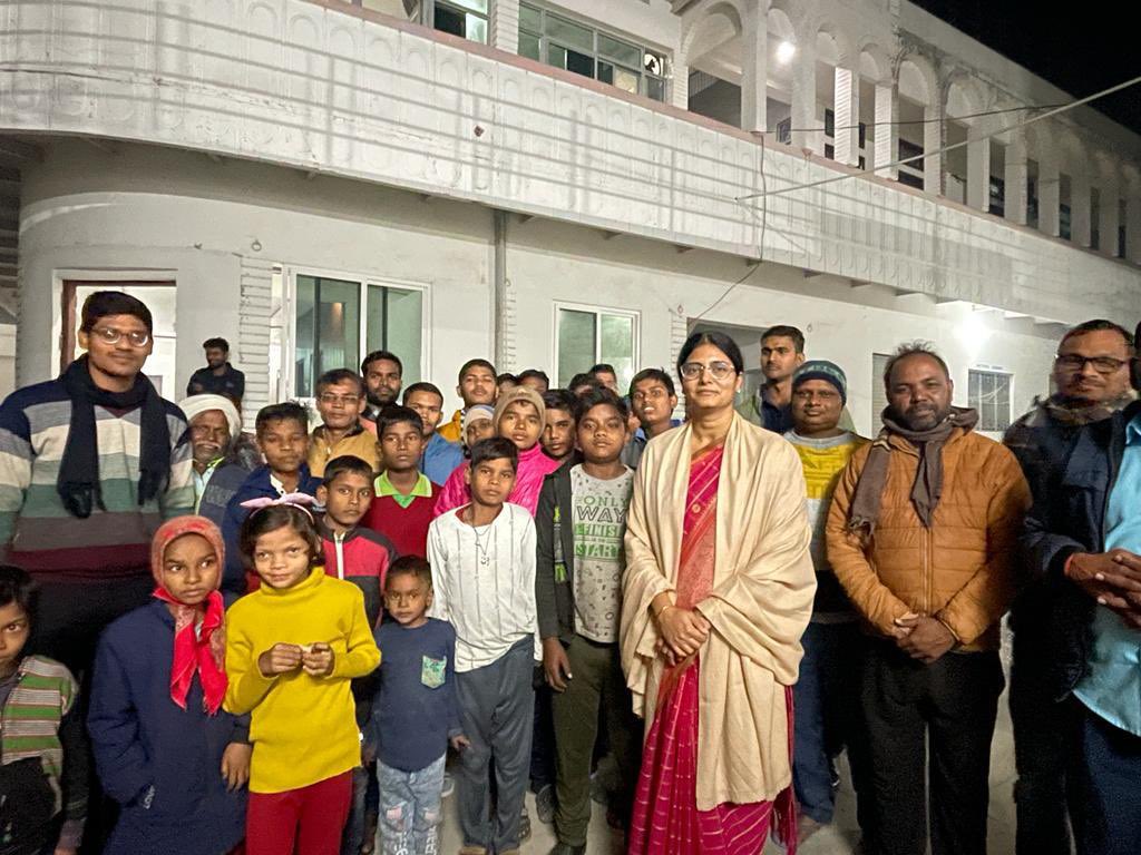 ग्रामसभा-मनौवा,पो.-खमरिया, विकासखंड-कोन,विधानसभा-नगर, जनपद-मीरजापुर निवासी श्री उत्तर मौर्य (पूर्व ज़िलाध्यक्ष,भाजपा) की पूज्य माता  स्व. फूलरा देवी जी के दुःखद निधन पर शोकाकुल परिवारजनों से भेंट कर ढॉंढस बँधाया ।