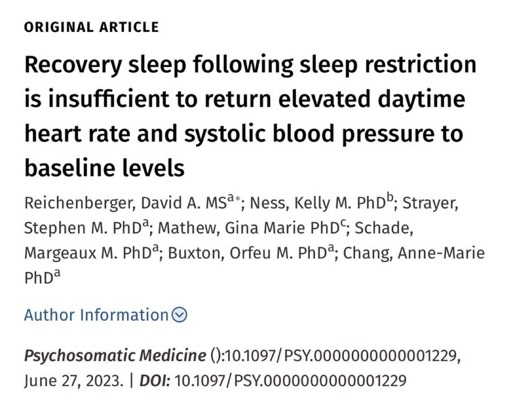AntelmPujol's tweet image. 😴😲 ¿SE PUEDEN RECUPERAR HORAS DE SUEÑO EL FIN DE SEMANA?

🫵🏻Después de 5 días durmiendo 5 horas/noche, dormir 10 horas/noche durante el fin de semana ⇨ 

🚩🚩NO son suficientes para recuperar el impacto negativo de la restricción del sueño en marcadores de salud…