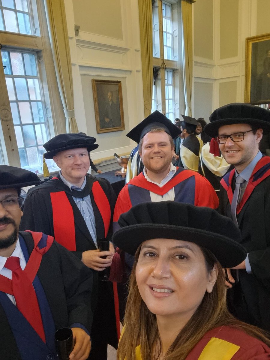 One of the best bits of this week was going to the graduation of our @ISGnews students - MSc and PhD! It was also one of the few times I'll ever don a gown...
