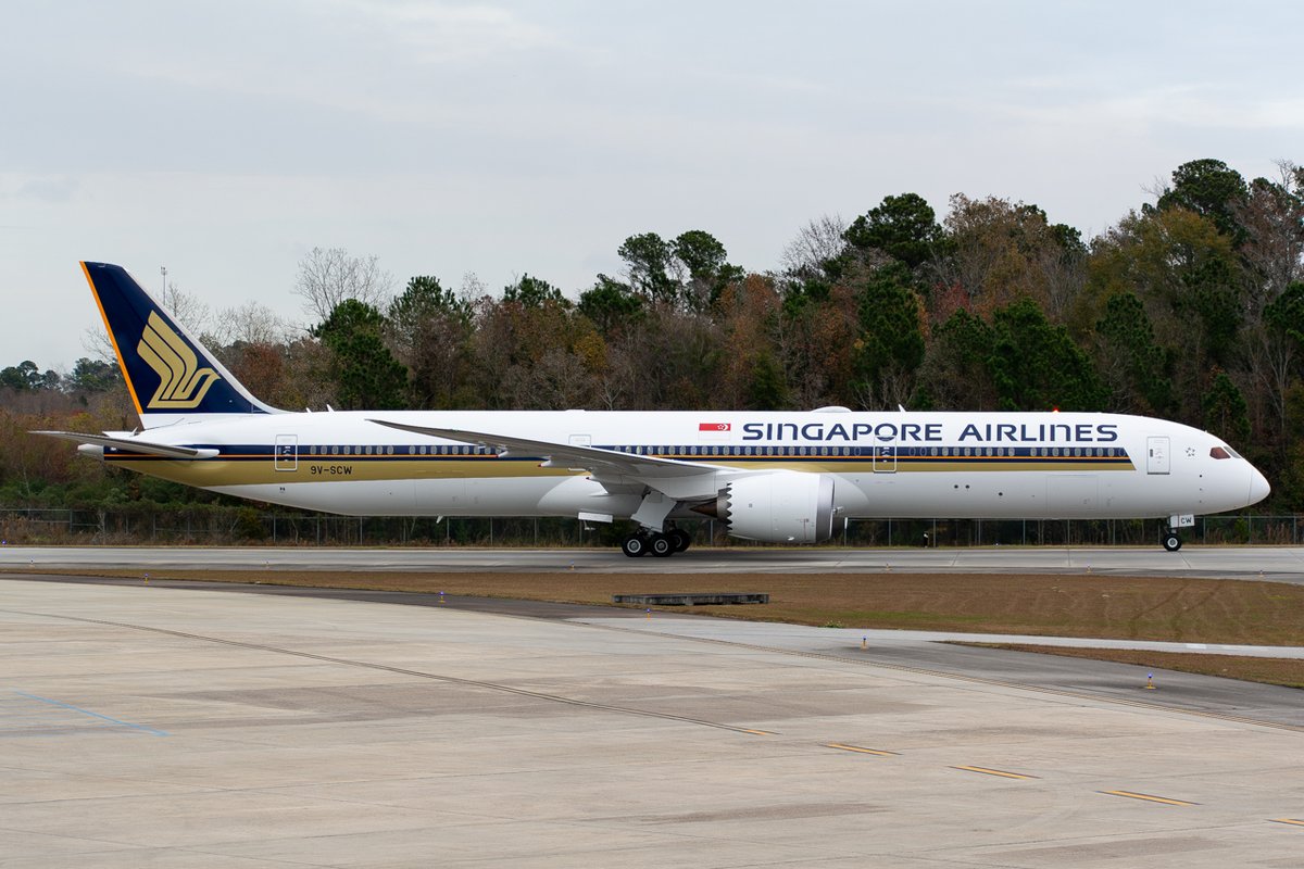 Newest Boeing 787-10 for Singapore Airlines 9V-SCW returning from a Customer flight today #boeing #avgeek #dreamliner #singaporeairlines #singapore #boeing787