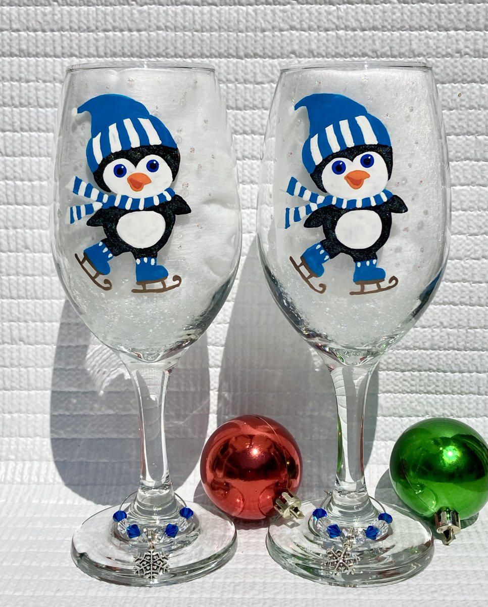 Cute gift idea etsy.com/listing/155256… #penguinglasses #wineglasses #christmasglasses #SMILEtt23 #etsy #etsyshop #CraftBizParty #Christmasgifts