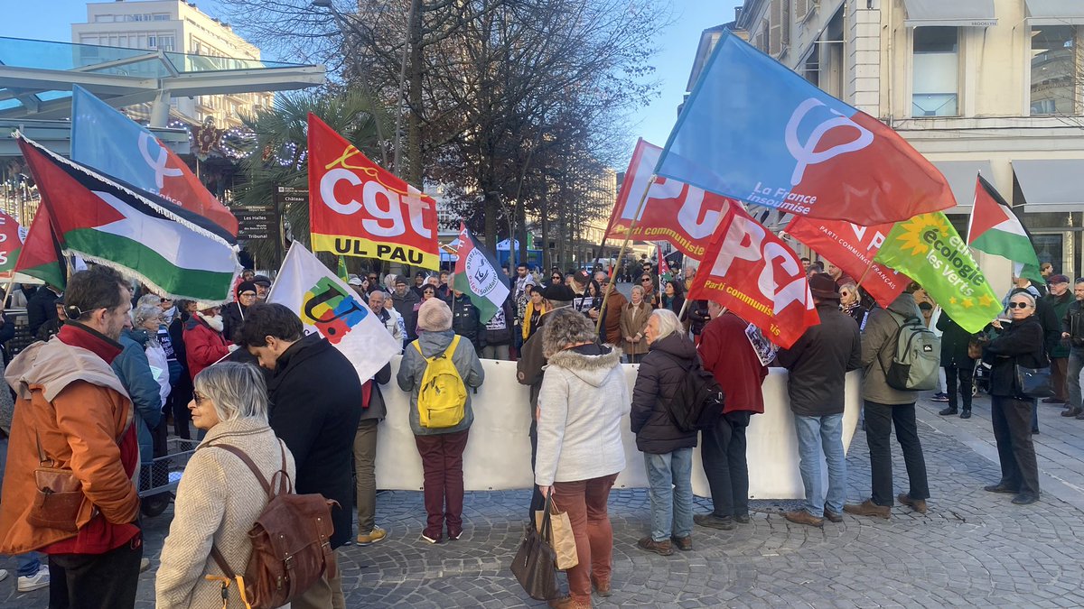 Manifestation aujourd’hui à #pau pour la #paix à #gaza et en #palestine #CessezLeFeu