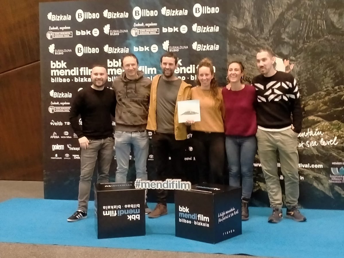kepaaltube's tweet photo. Ze polita, Udalatx, #mendifilm pelikula gutxik ikutzen dute hainbeste bihotza. Zorionak ekipo osoari egin duzuen lanagatik eta Udalatxeri atara diozuen azukar goxua,  gatza eta burnia. 🤩😍😍😍 Zorte on! @BesaideME https://t.co/klnO675aRQ