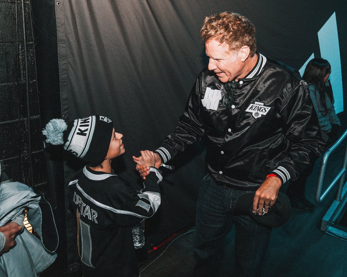 AEGworldwide's tweet image. A King for a day 🖤 We had a very special guest join us at the #lakings game 💫 @MakeAWish Kid Jack led the team on the ice for warmups and announced the starting lineup before the game. He also got to meet our longtime fan and friend #WillFerrell 🏒 #GoKingsGo

📸: @LAKings…