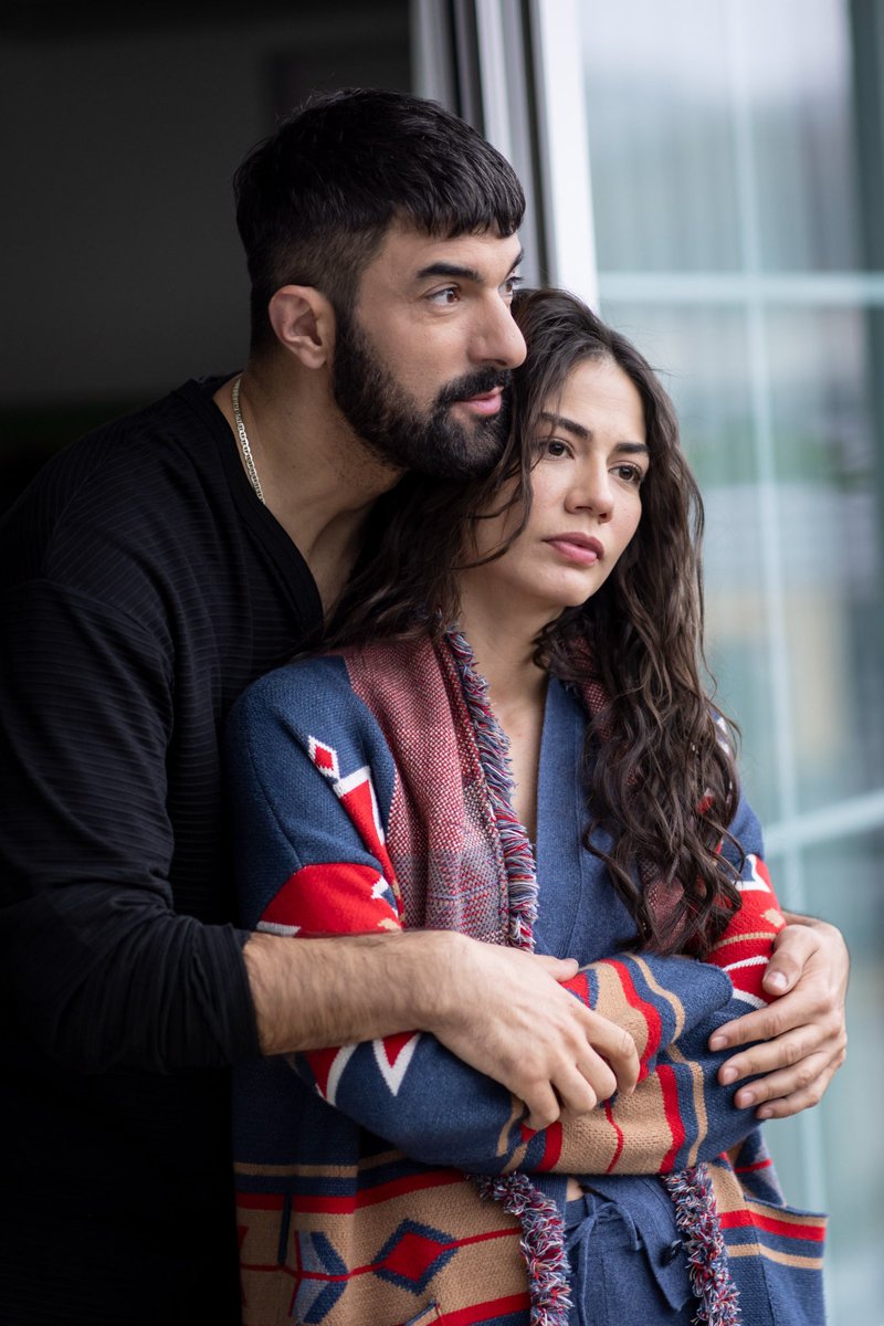 demetozdechile's tweet photo. 📸 originales de fox.
#DemetÖzdemir #EnginAkyürek #AdımFarah https://t.co/1iP7uGwq6E