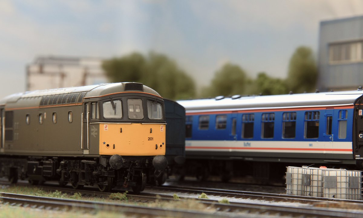 A healthy dash of #NetworkSoutheast for Saturday evening, with things looking a bit less grubby because it’s an old photo. #TMRGUK