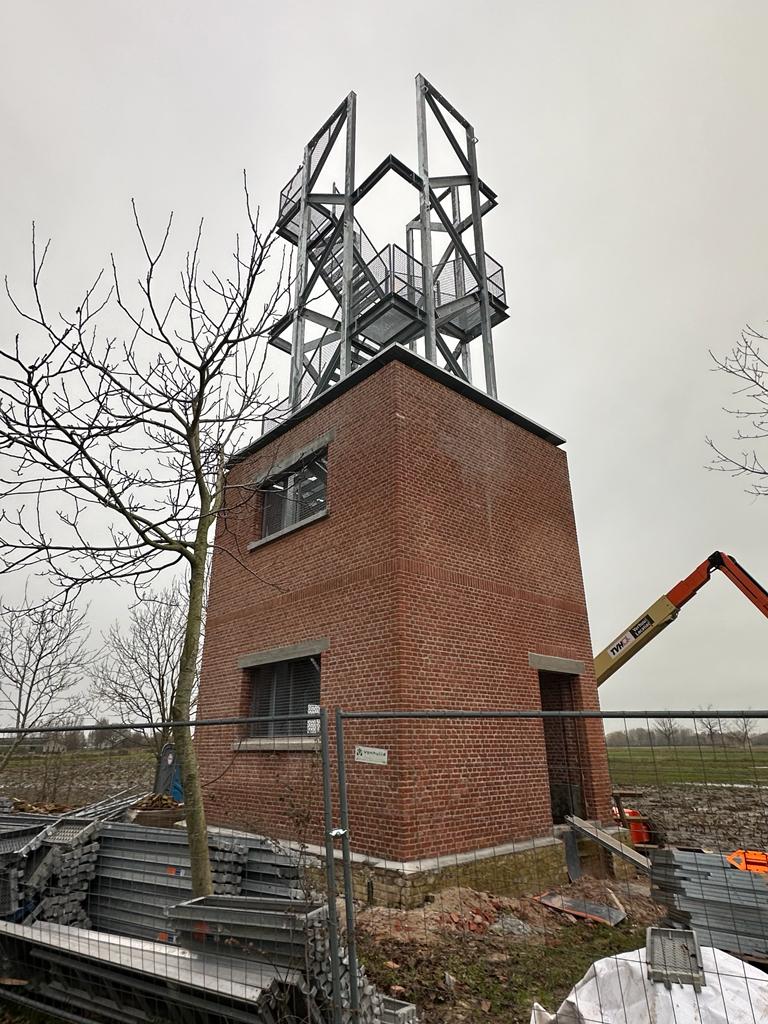 WITichtegem's tweet photo. De werken aan de Pompentoren zijn hervat. We kijken alvast uit naar de uitkijktoren! #ichtegem #eernegem #bekegem https://t.co/1HJyAV4Kjf