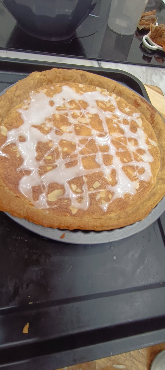 Dark_KnightUK's tweet photo. Doing some baking this weekend
Bakewell tart and cornflake tart....perfect with some custard!

#baking #cornflake #bakewell #vexpert #food #desserts #delicious https://t.co/c0joFQF6QA