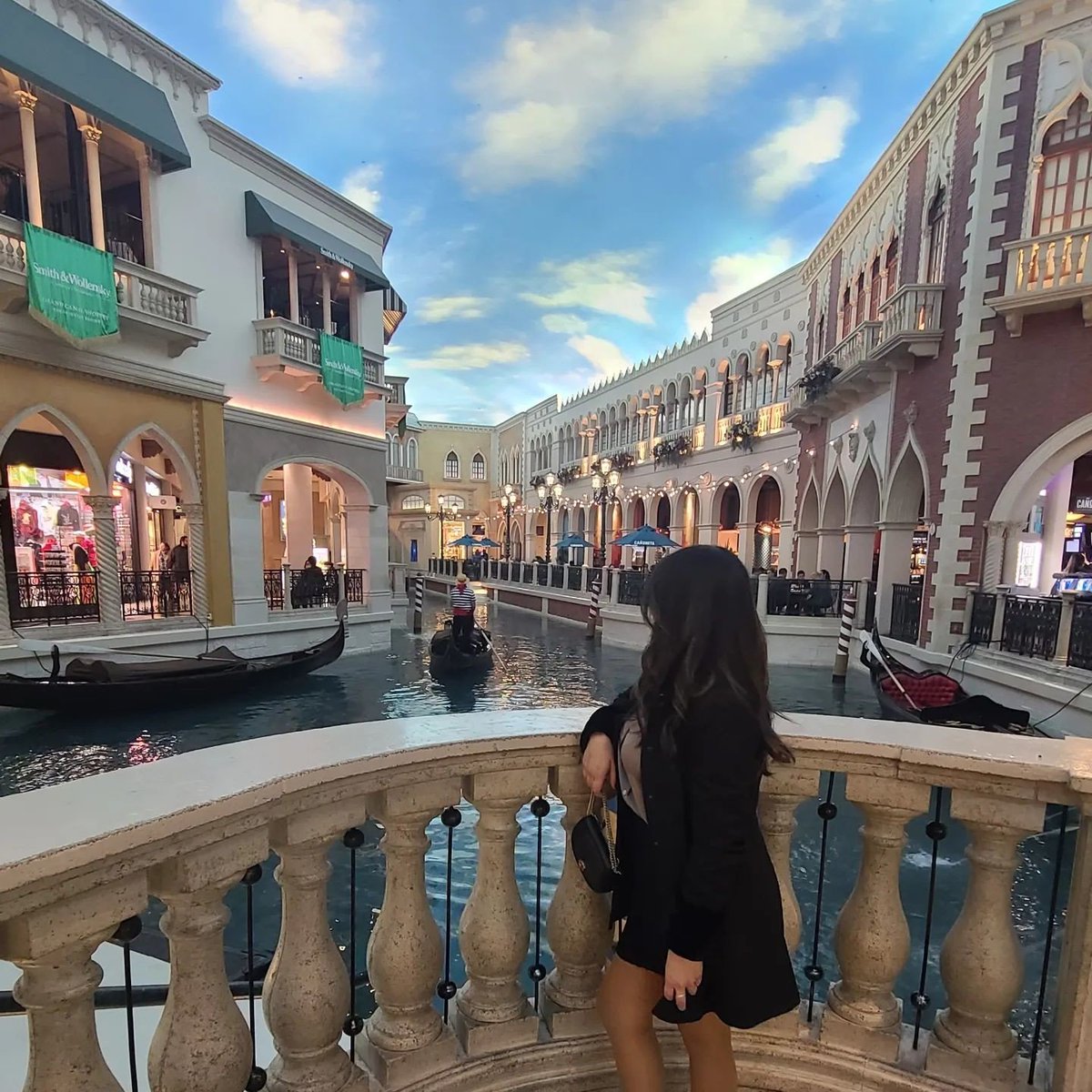 Get lost in the enchanting views of the Grand Canal. 

📸 (Instagram): las11con11