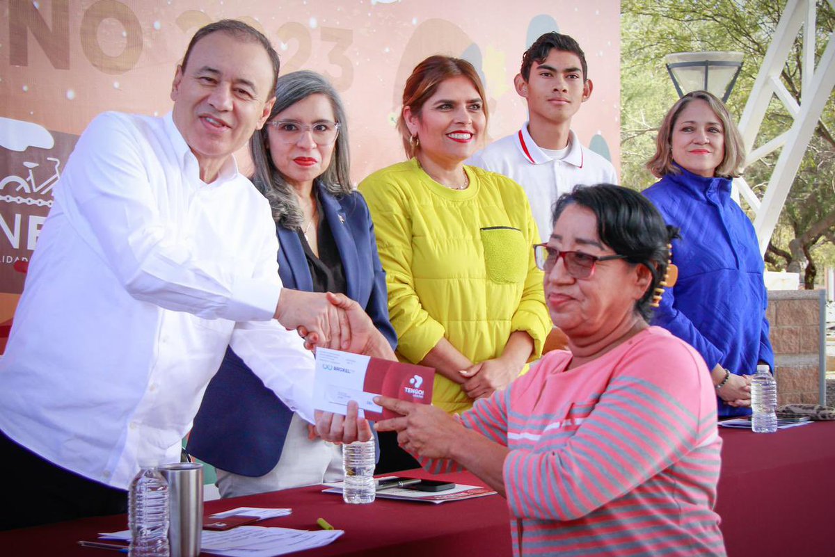 SonoraBienestar's tweet photo. Este año:
🫱🏽‍🫲🏼12 mil 698 familias en condición de pobreza extrema recibieron complemento económico a través del programa #ManoConMano 
✔️La inversión total fue de 143 MDP
📍Llegamos a los 72 municipios y 🔶4 mil 210 familias de poblaciones  indígenas
#ResultadosSedesson2023 https://t.co/KiUeGeudBp