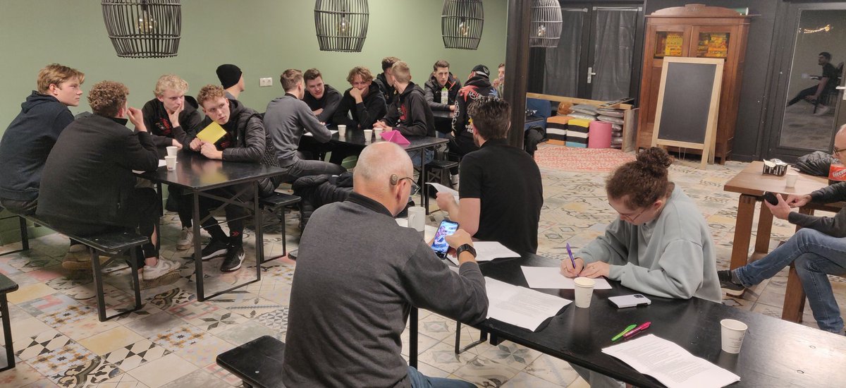 Vanavond een wieler quiz met de mannen op het programma. Quizmaster Jentje lult dit op professionele wijze aan elkaar. Dit gebeurt weer op de thuisbasis van het@sensakvkct <a href="/DeTweeBruggen/">De Twee Bruggen</a> in Winterswijk.