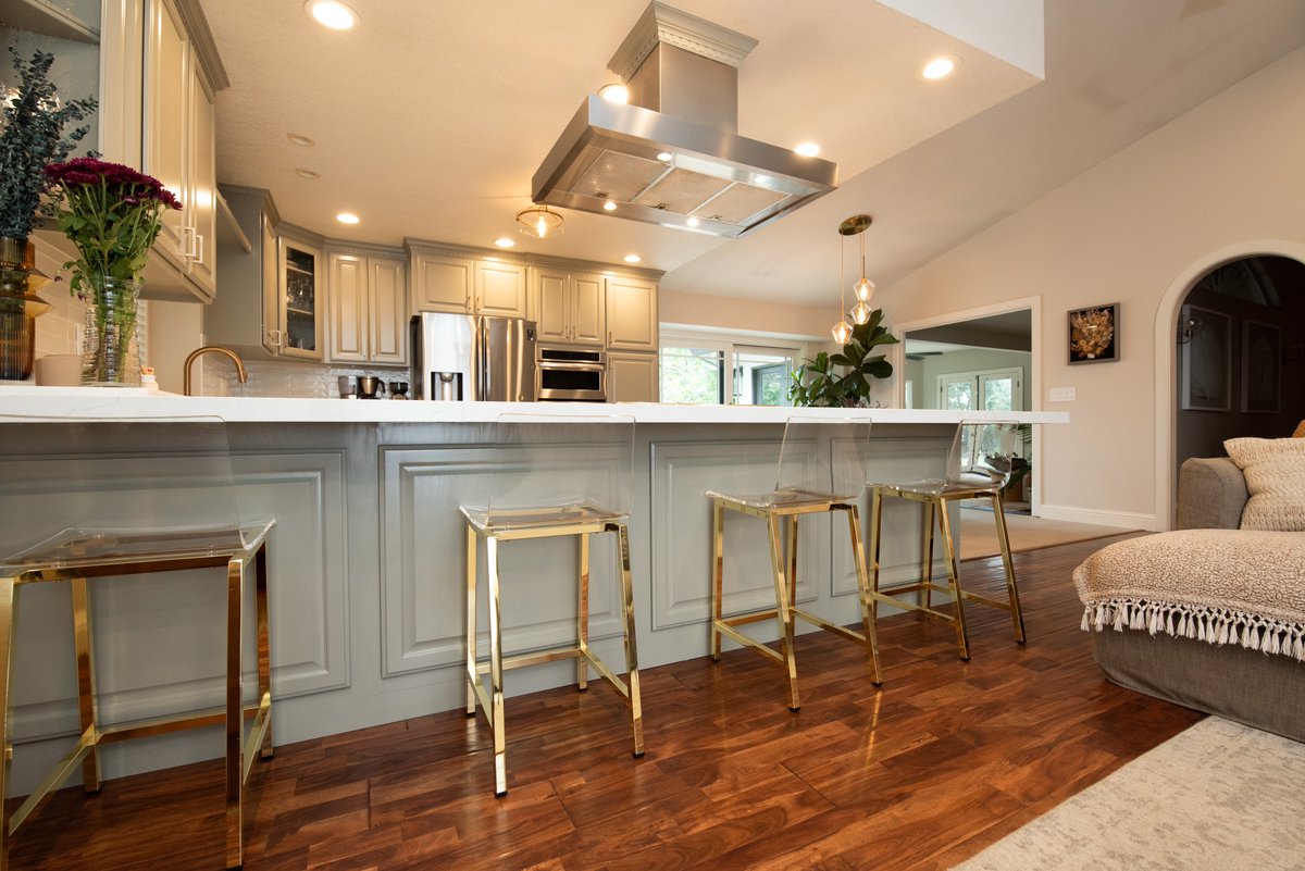 kbcrate's tweet image. Revamped a kitchen with a brilliant facelift! Retained sturdy cabinets while replacing outdated fixtures and surfaces for a high-end transformation. Perfect layout, perfect upgrade! #KitchenRenovation #HighEndDesign