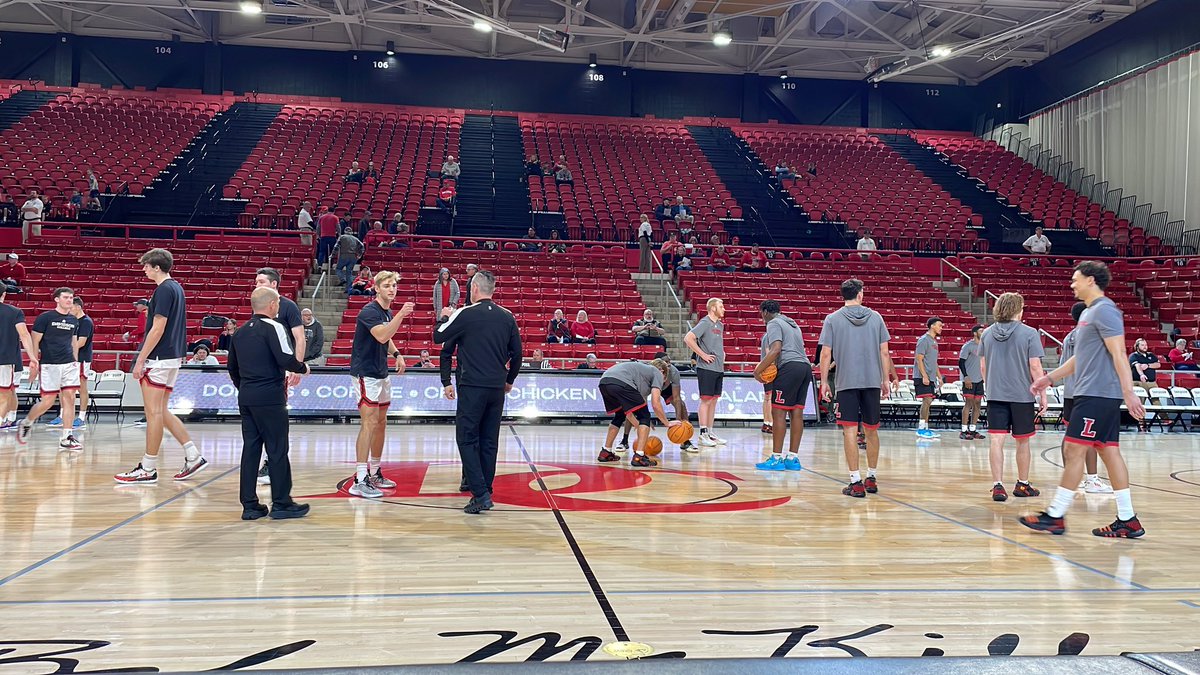 Back here at Belk Arena as @DavidsonMBB continues its 5-game homestand against @LynchburgMBBall. Join myself and @austinbuntz at the top of the hour on ESPN+!
