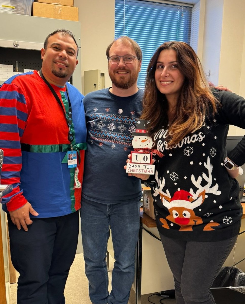 Wear your ugly sweater at work#Attlife