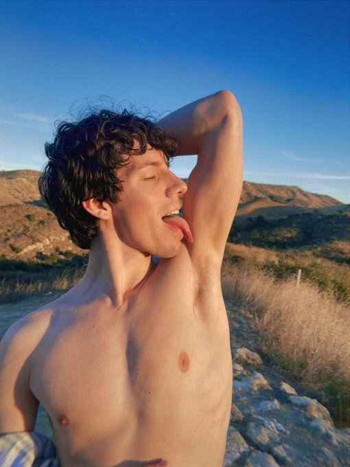 which you licking first? https://t.co/N8c0onrobG