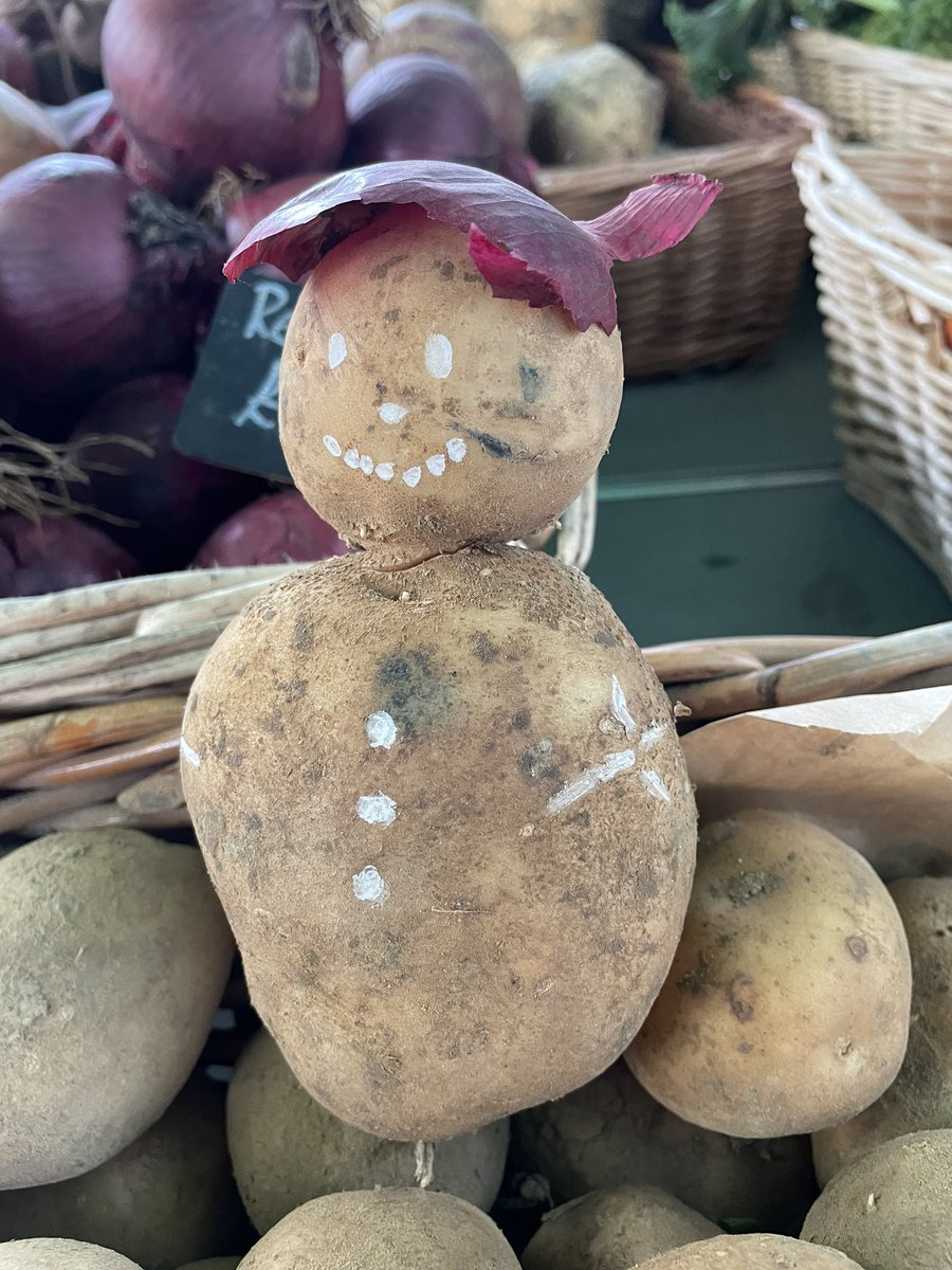 Even the potatoes were getting in a festive mood at the FoodFloat market stall this week. #christmasshopping #Dorking #Surrey #SustainableLiving