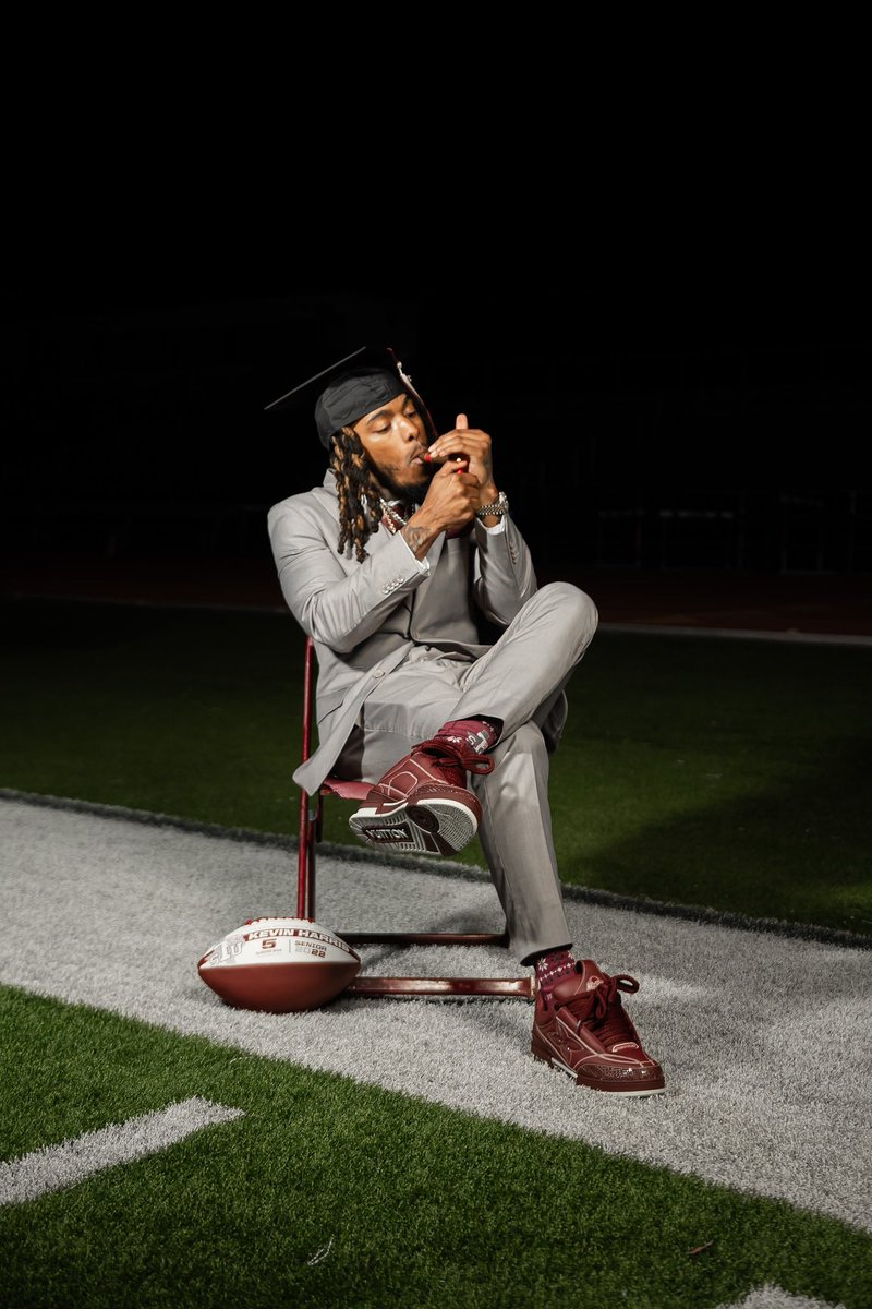 Ball_ForMyDaddy's tweet image. Don’t let nobody pick up your pen, write your own story. So many ups and downs on this journey but all of the ups out weight the downs I’m blessed  💫🙏🏽  

Rip Pops, Rip Mama, Rip Grandma  Rip Earnest 🕊️

I Graduated Today I Beat The Odds 🐐