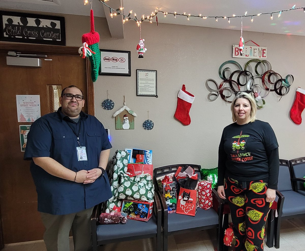 Third Grade Mission Ridge scholars showing generosity to children less fortunate during the Holiday season. Instead of doing a gift exchage between classmates, they donated a new gift to the El Paso Crisis Center. Thank you Owls! 🎁🎄❤️🎁🎄❤️ 
#Owlsome #TeamSISD #MRES