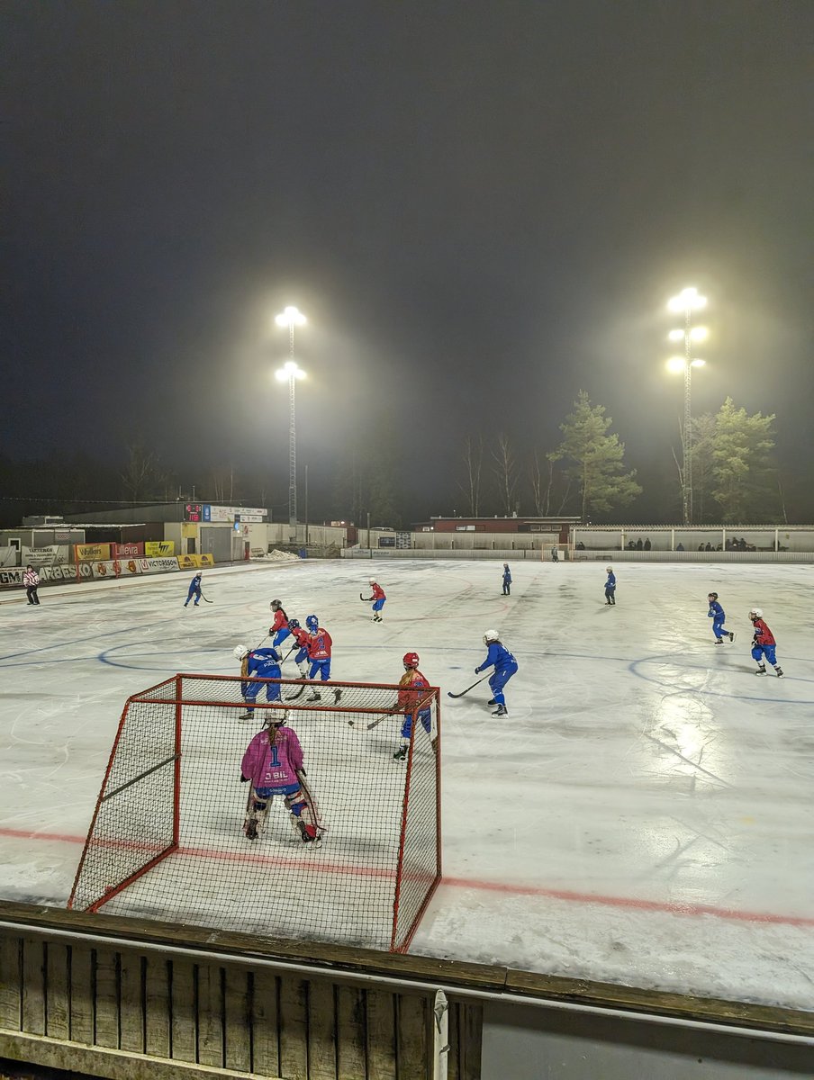 Vore synd att säga att det var bra förutsättningar men det är  speciellt på ett positivt sätt ändå men det räcker med en gång om året....