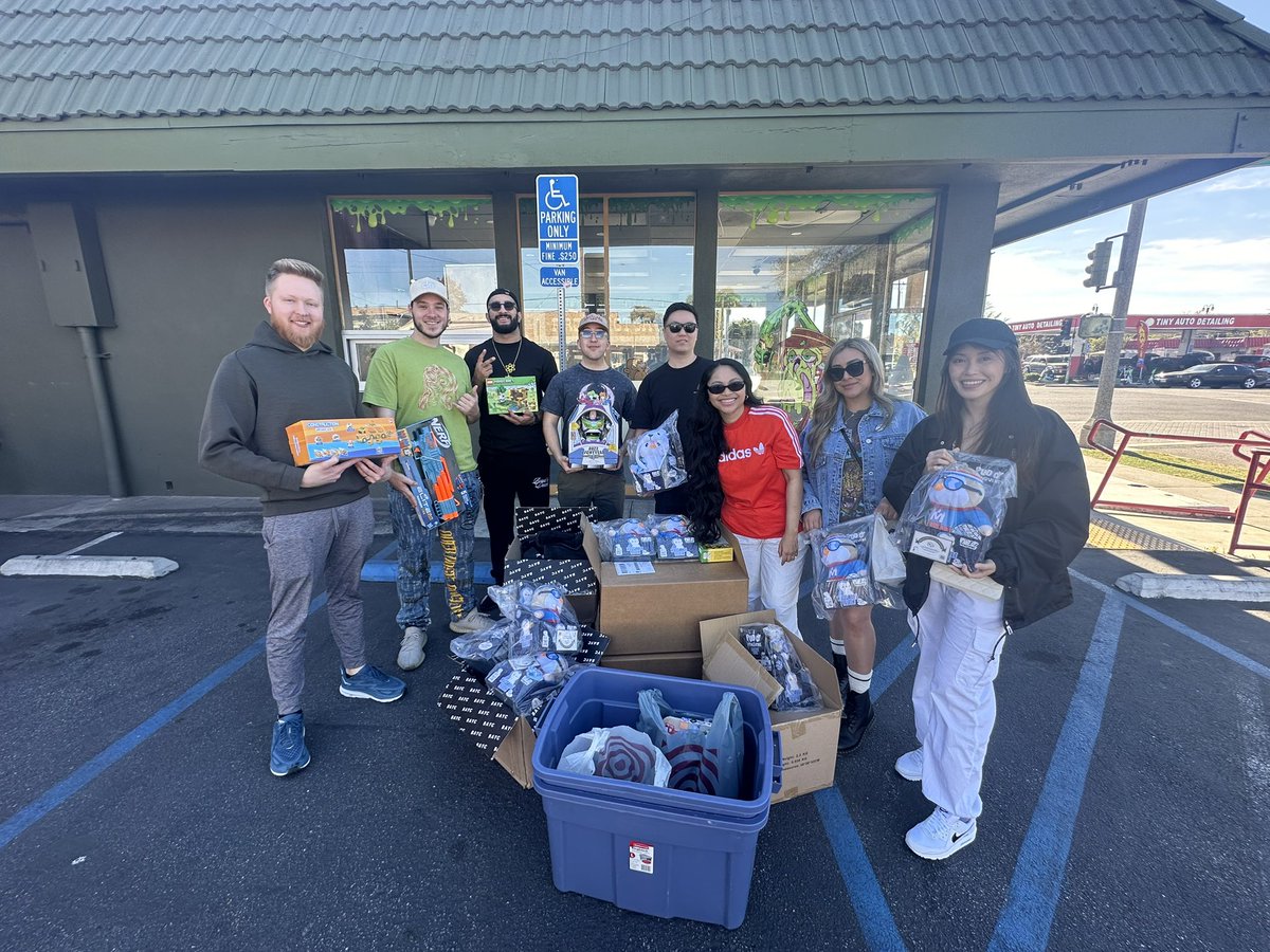 Bored apes of LA Holiday Toy Drive was a success ❗️

Huge huge shout out to <a href="/LucaNetz/">Luca Netz 🐧✳️</a> &amp; the <a href="/pudgypenguins/">Pudgy Penguins</a> team for donating BOXES of toys