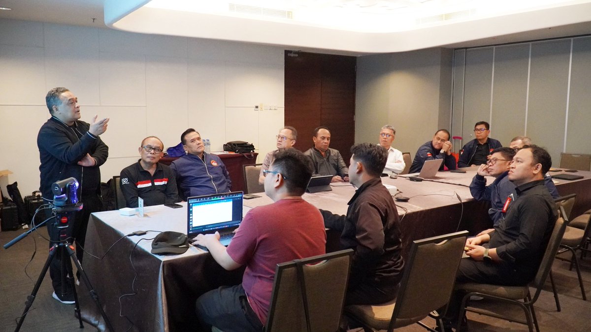 Rapat finalisasi yang dilaksanakan panitia Hari Pekerja Migran Internasional (HPMI), Sabtu, 16 Desember 2023. Alhamdulillah progres kerja panitia luar biasa. Soliditas dan kerja kolektif menjadi kuncinya.

Dari 5000 (lima ribu) peserta HPMI 2023 sejak malam sudah hadir dan