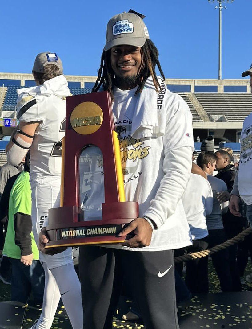 GdaleHSFootball's tweet image. These 2 former Rockets are DII National Champions! Congratulations to Kendale Allen and Eli Moore and the entire Harding Univ Bison football program! 🦬🏈💍