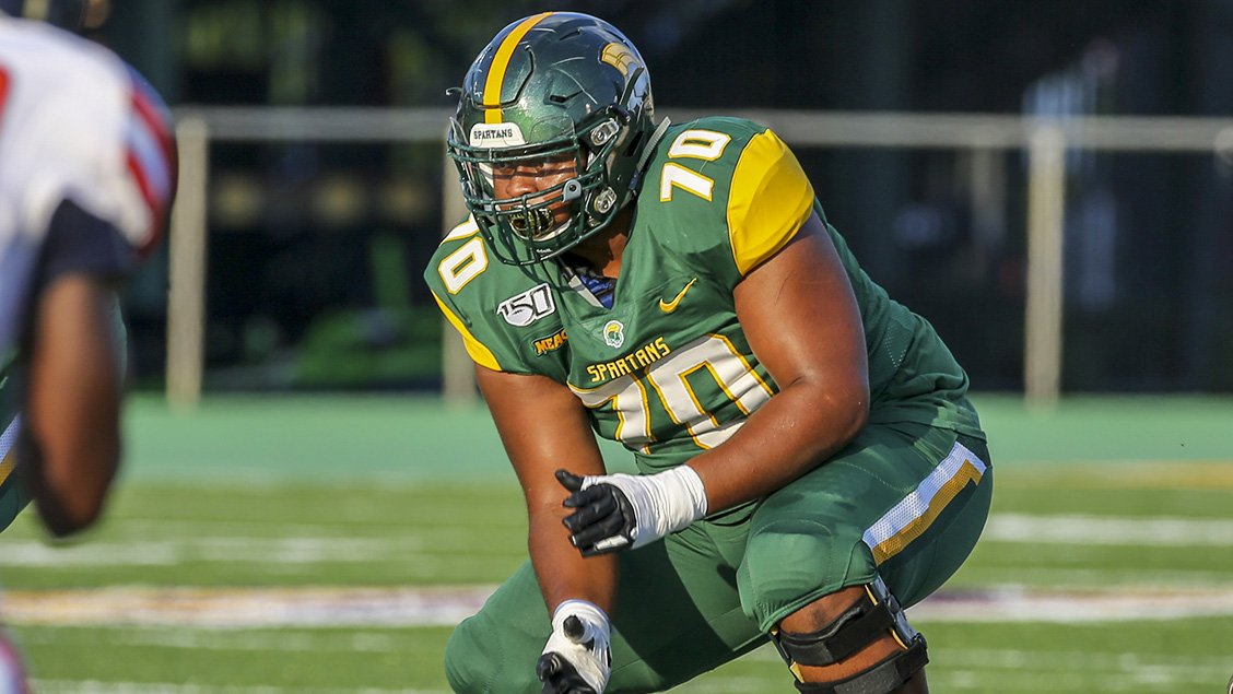 Breaking: The Houston Gamblers have signed OL Justin Redd, per source. Redd mostly played at Norfolk State, where he won MEAC Lineman of the Year in 2021. Justin also spent time at East Carolina (13 starts at LT in 2022), and now heads to the @USFLGamblers. #USFL
