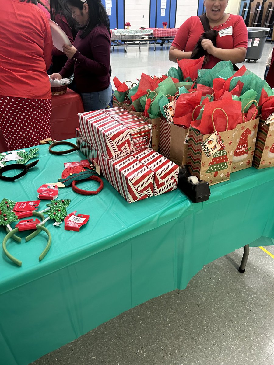 Charcuterie 🧀 Friday and a special holiday lunch 🥗 for our amazing volunteers. We have the BEST volunteers around 🥳
