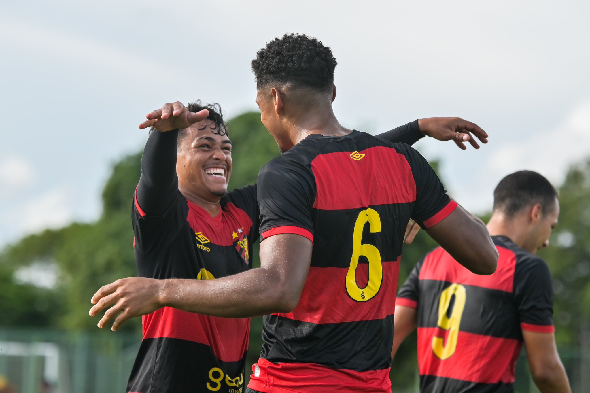 Sport Club do Recife on X: Ganhamos, seu Sidney! 🖤 Obrigado por ser Sport  e encantar gerações ao seu redor. Bom descanso e nossos sentimentos a toda  a família. / X