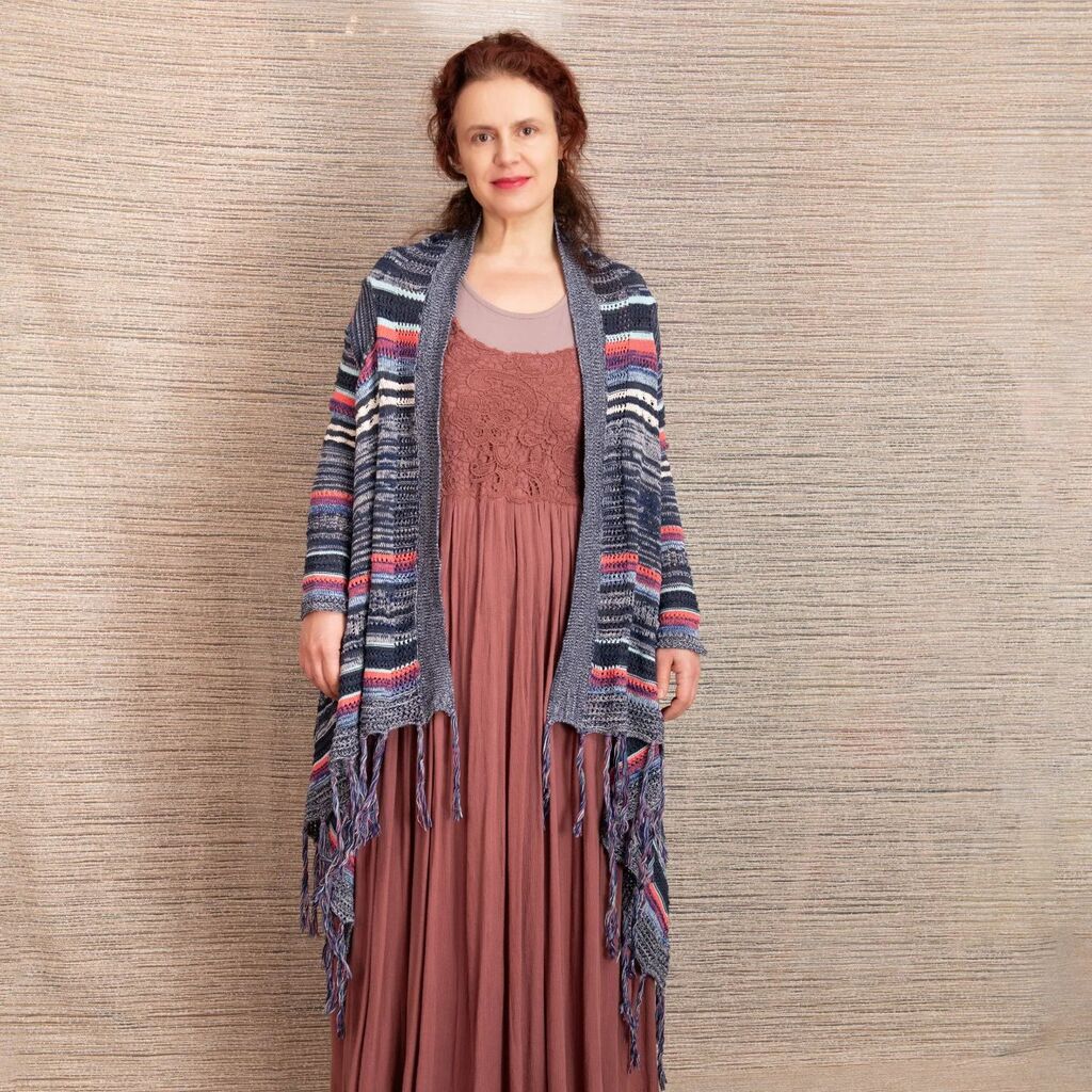 Artistic knit cardigan with long fringe 🌸
Soft artistic yarn (70% cotton, 30% acrylic) 
Size XL
Just added to our shop - link in profile
.
.
.
#bohofashionstyle #bohohippiechicstyle #bohostyle #hippieclothes #bohemianhippie #bohohippiestyle #bohohippiestyle #bohofashion #boh…
