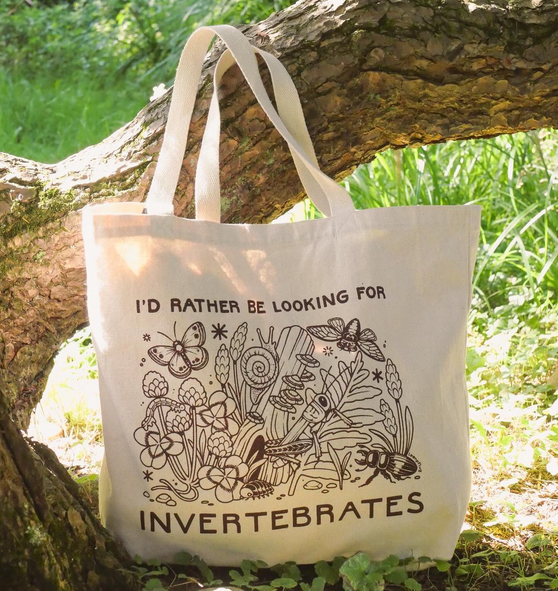 invertebrate totes, one of my favorite designs i made this year! 🪲 these pics are making me miss the late summer sun and insect songs ☀️🍃