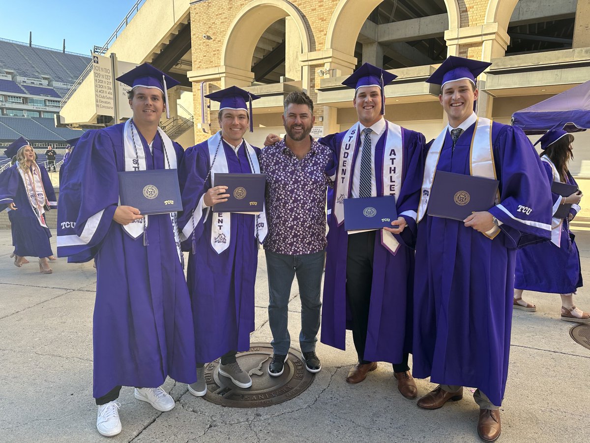 Past and present ⁦@TCU_Baseball⁩ players, now all ⁦@TCU⁩ graduates. Congratulations men!! ⁦@StormHierholzer⁩ ⁦@dfeltman12⁩ ⁦@speaker_mason⁩ @jacob_speaker