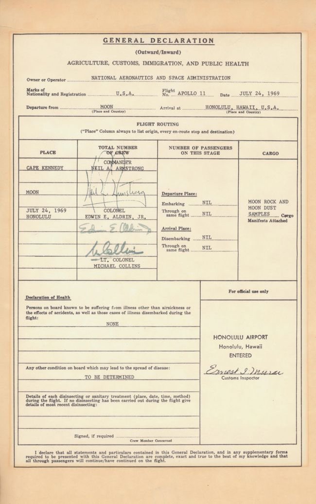 • Bei ihrer Rückkehr vom Mond musste die Crew von Apollo 11 eine Zolldeklaration für die mitgeführten 21 Kilo Mondgestein ausfüllen. Der Mond war nicht annektiert worden, war also kein amerikanisches Hoheitsgebiet, somit bestand keine Warenfreizügigkeit zwischen Mond und USA.