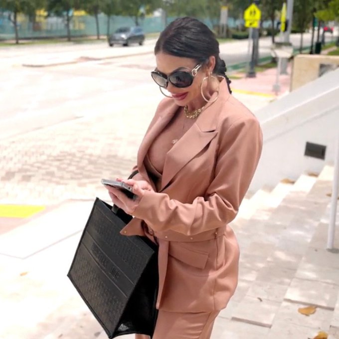 A fearless woman means business... 💯 https://t.co/NOkixYSIKi<a href="/tag/ontherun"class="tags"><span>#ontherun</span></a><a href="/tag/fugitive"class="tags"><span>#fugitive</span></a><a href="/tag/prisoner"class="tags"><span>#prisoner</span></a><a href="/tag/convict"class="tags"><span>#convict</span></a><a href="/tag/feder"class="tags"><span>#feder</span></a>