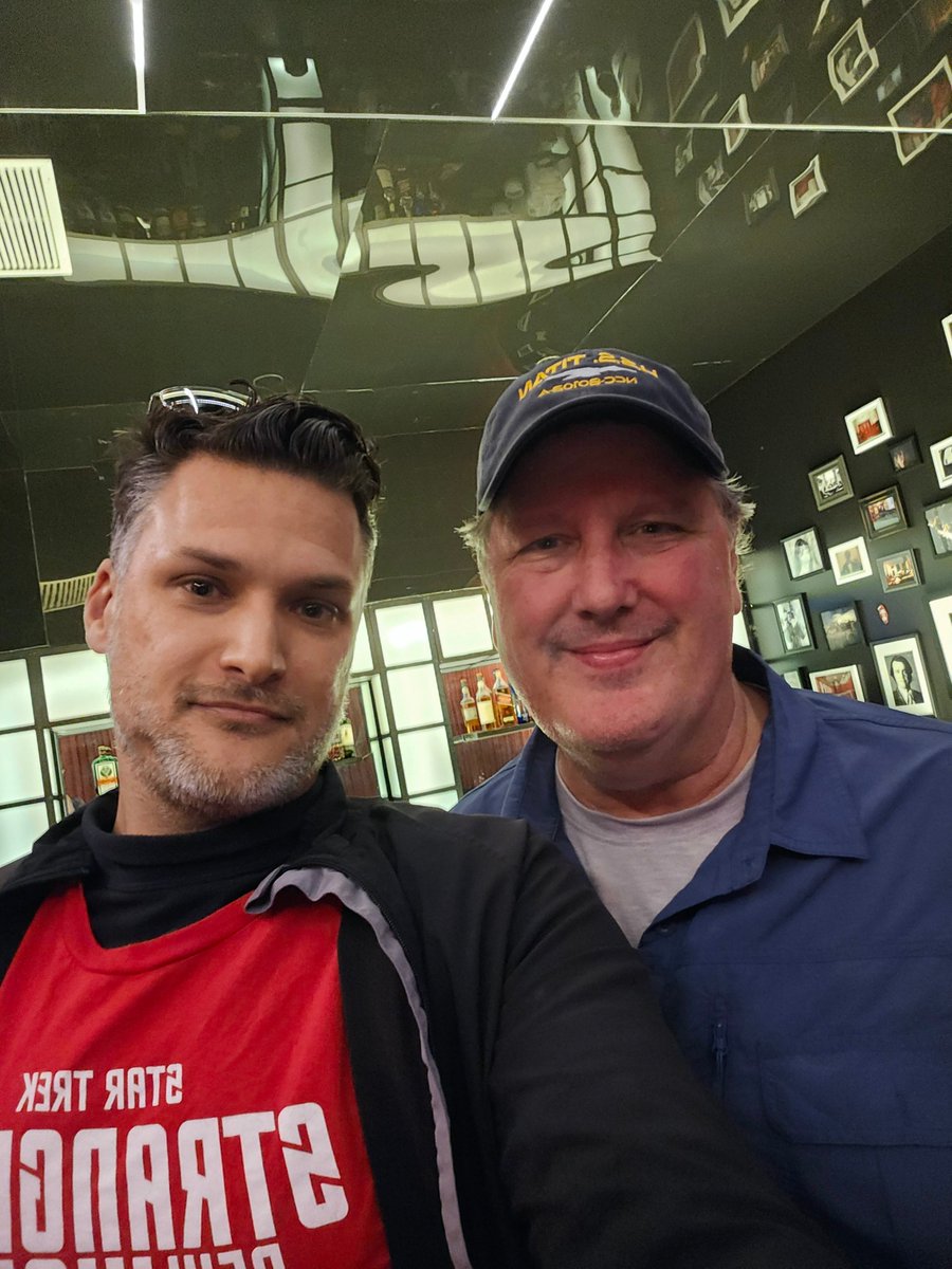 thebigguy86's tweet image. Just hanging out amd having a great meetup  with the amazingly talented  @DaveBlass 
TY 

#canadianactor #bgactor #canadianmodel #startrek