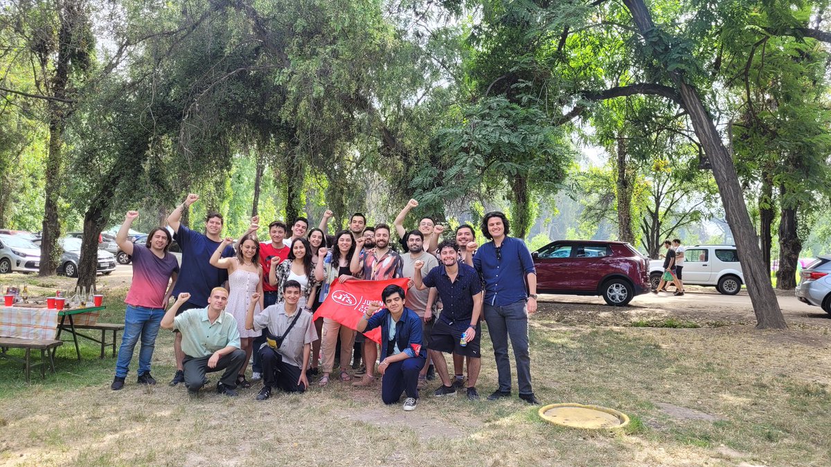 jccantuarias's tweet photo. Reunión fin de año @nuevociclops. Socialistas y democráticos del @PSChile  🌹✊️🇨🇱 https://t.co/4ShnRc0Hot
