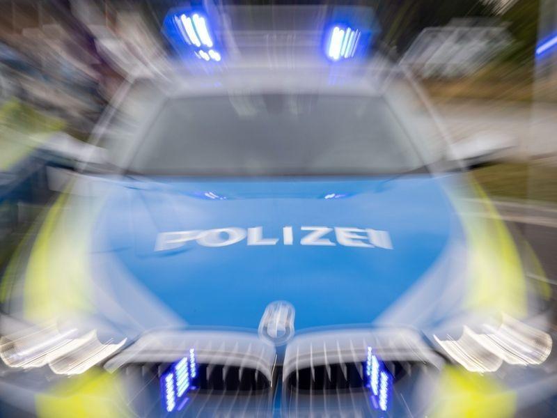 SEK-Einsatz - Mann verschanzt sich in Vorraum einer Bank morgenpost.de/berlin/article…