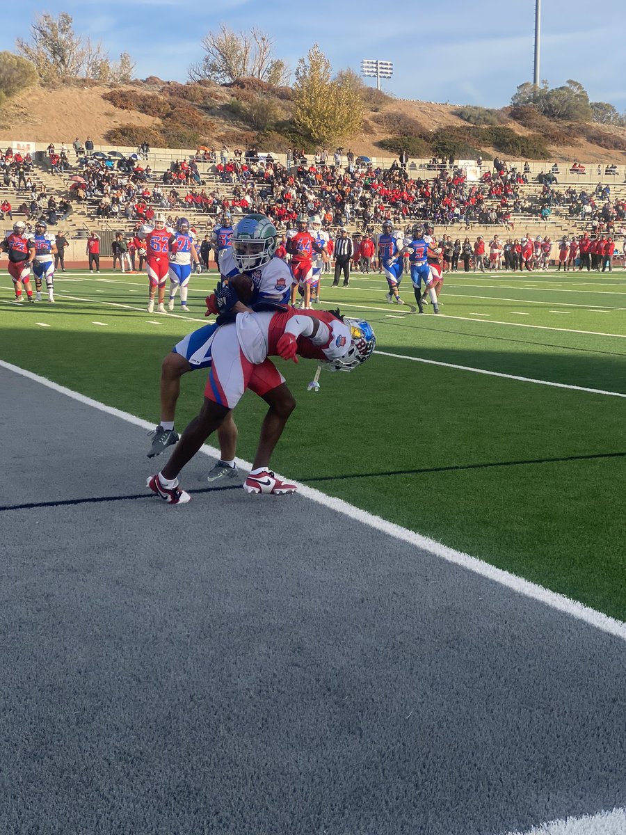 #2️⃣ @Doaxaca_2 going CRAZY with a 1 handed catch AND the extra point at the @915Showcase !