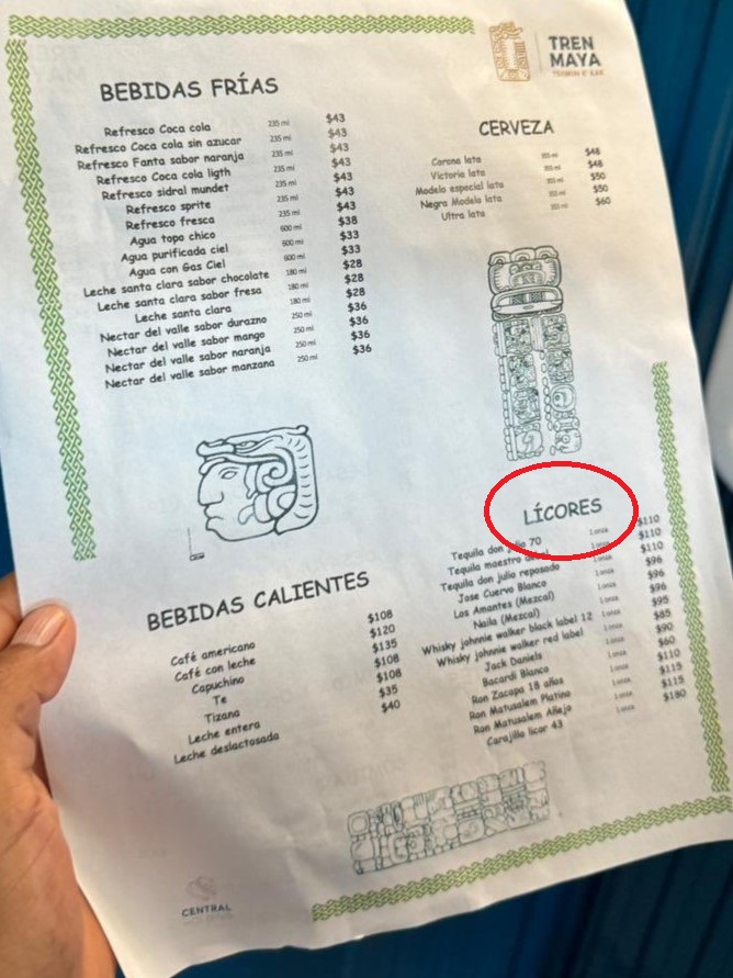 No mis pinches chairos con primaria trunca, la palabra 'licores' se escribe sin tilde.

Es que ha de ser una palabra muy rimbombante para ellos... 🤦‍♀️